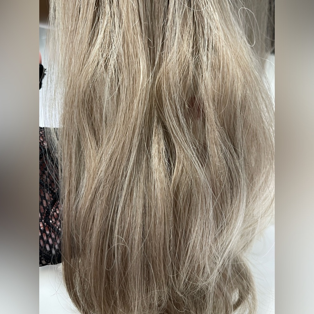 HAIR, 26” Wavy, Center Part, Ombre Brown to Blonde - Picture 6 of 13